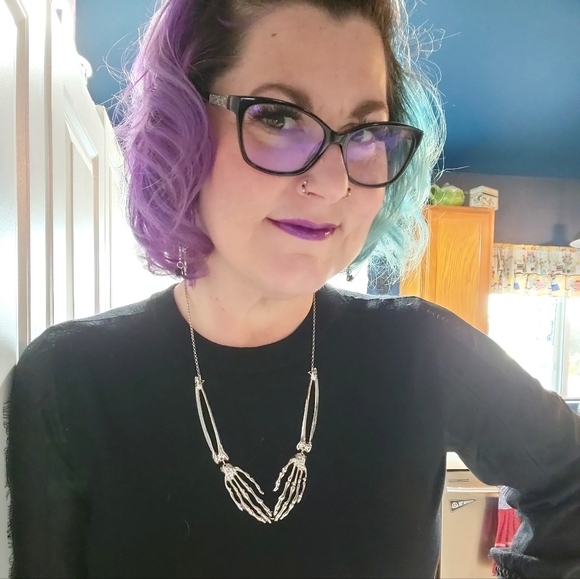 Meet your Posher, Danica - Picture 1 of 2